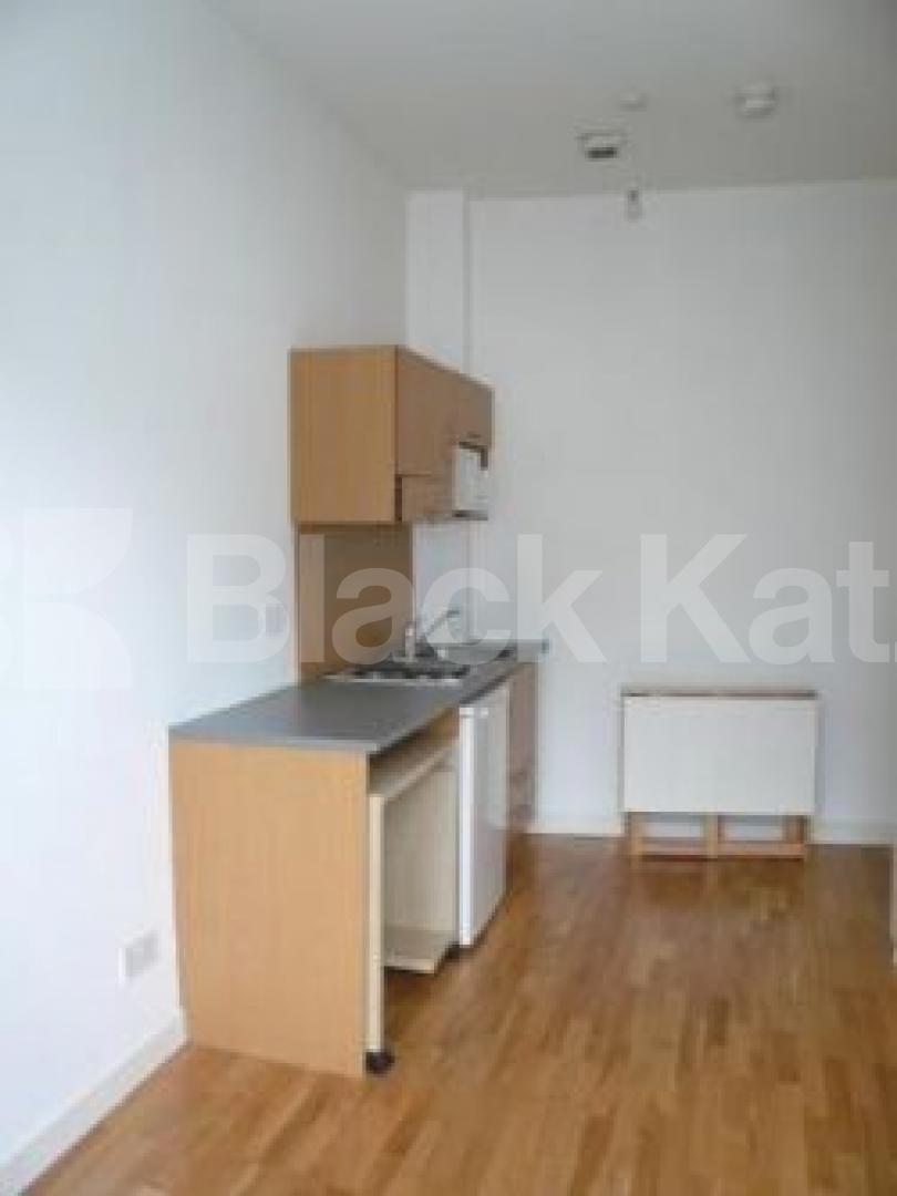 			Incudes council tax and water!, Studio Apartment, 1 bath, 1 reception Studio			 Muswell Hill, MUSWELL HILL N10