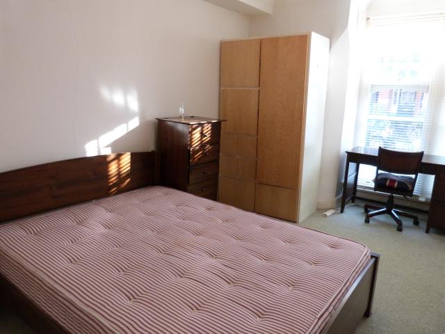 			NEW INSTRUCTION, 3 Bedroom, 1 bath, 1 reception Flat			 Glenmore Road, BELSIZE PARK