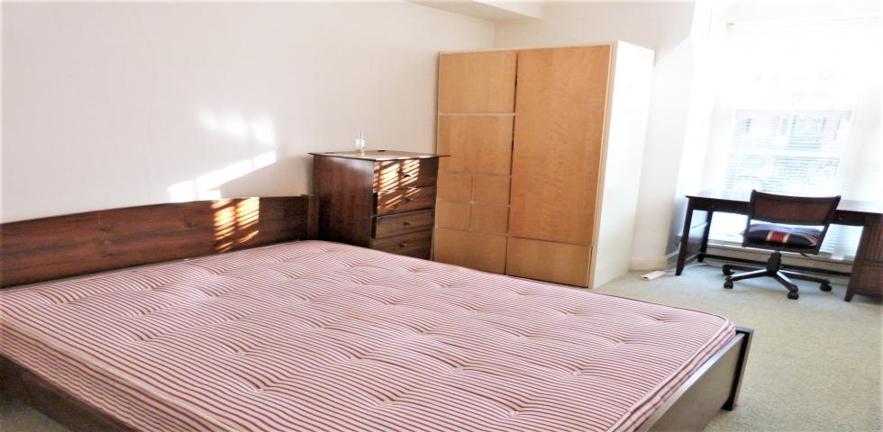 			NEW INSTRUCTION, 3 Bedroom, 1 bath, 1 reception Flat			 Glenmore Road, BELSIZE PARK