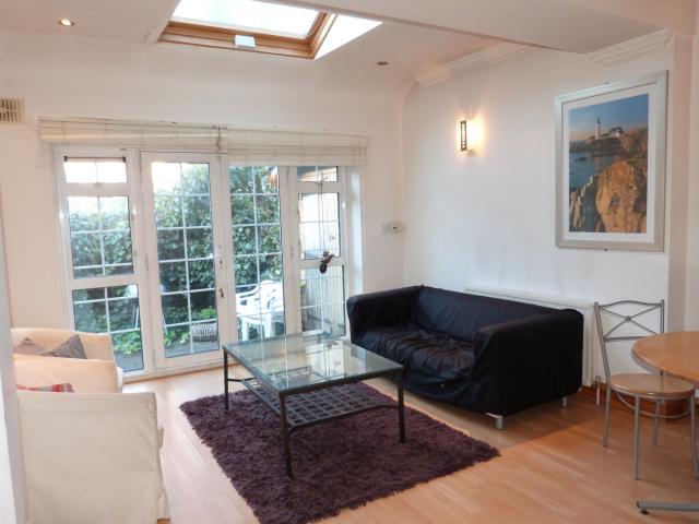 			NEW INSTRUCTION, 3 Bedroom, 1 bath, 1 reception Flat			 Glenmore Road, BELSIZE PARK