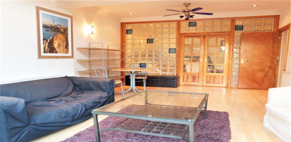 			NEW INSTRUCTION, 3 Bedroom, 1 bath, 1 reception Flat			 Glenmore Road, BELSIZE PARK