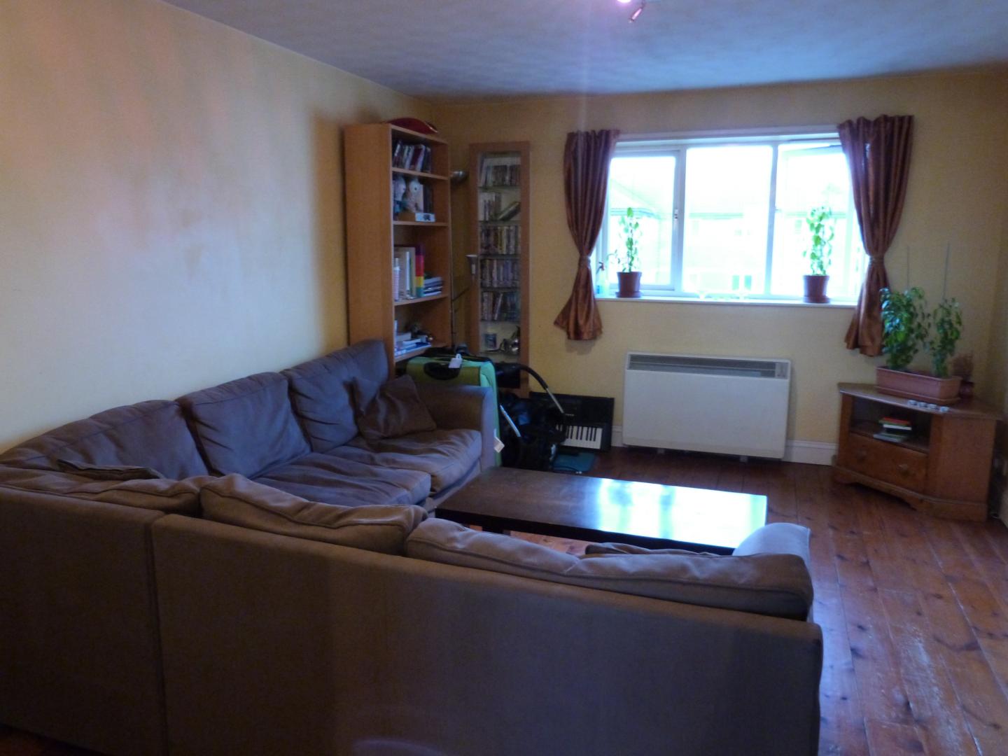 			OFF STREET PARKING, 2 Bedroom, 1 bath, 1 reception Flat			 Campbell Gordon Way, DOLLIS HILL