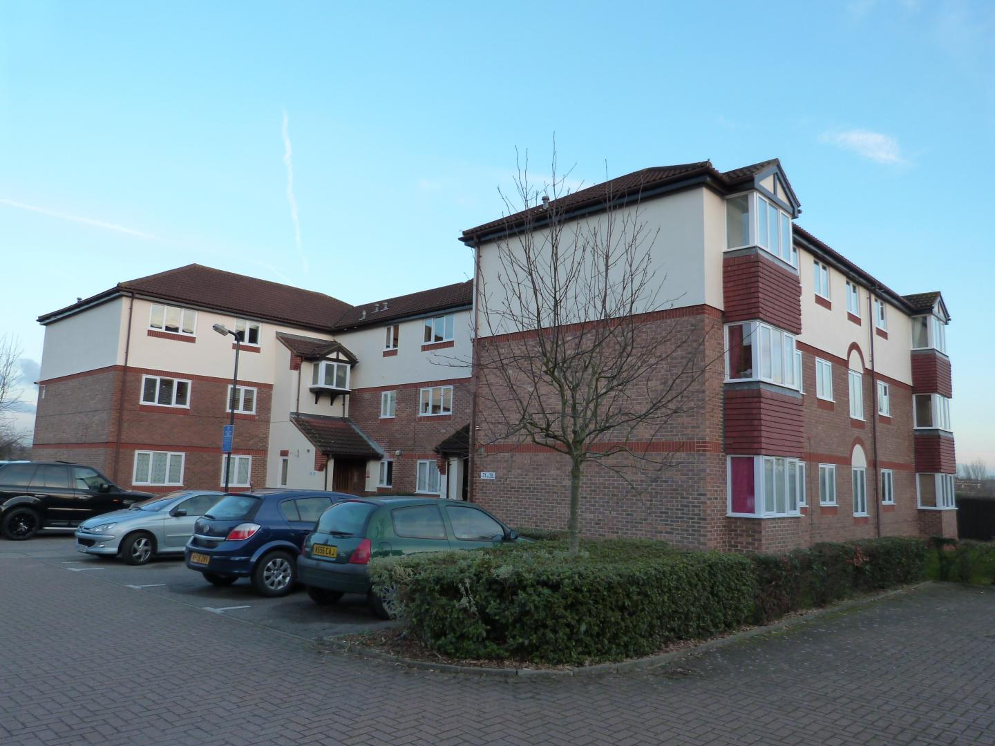 			OFF STREET PARKING, 2 Bedroom, 1 bath, 1 reception Flat			 Campbell Gordon Way, DOLLIS HILL