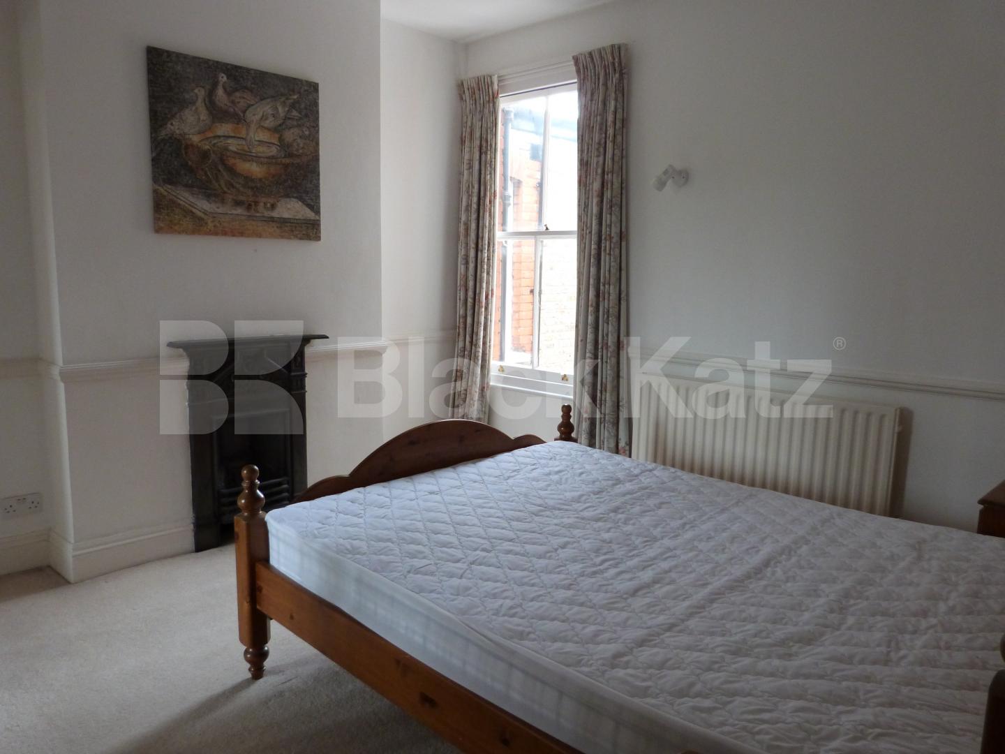 			3 Bedroom, 1 bath, 1 reception Flat			 Farrer Road, CROUCH END