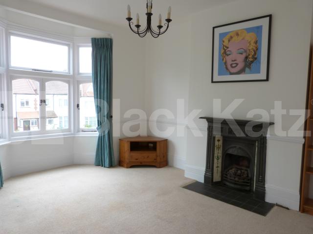 			3 Bedroom, 1 bath, 1 reception Flat			 Farrer Road, CROUCH END