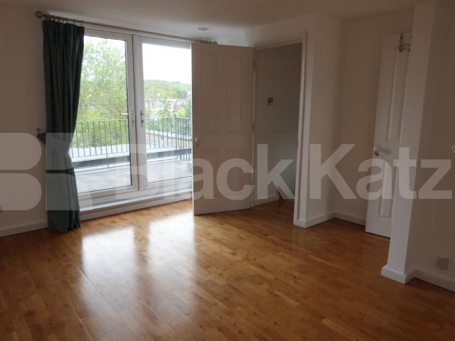 			3 Bedroom, 1 bath, 1 reception Flat			 Farrer Road, CROUCH END