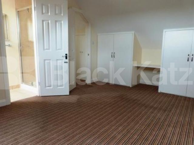 			1 Bedroom, 1 bath, 1 reception Flat			 High Street, High Street