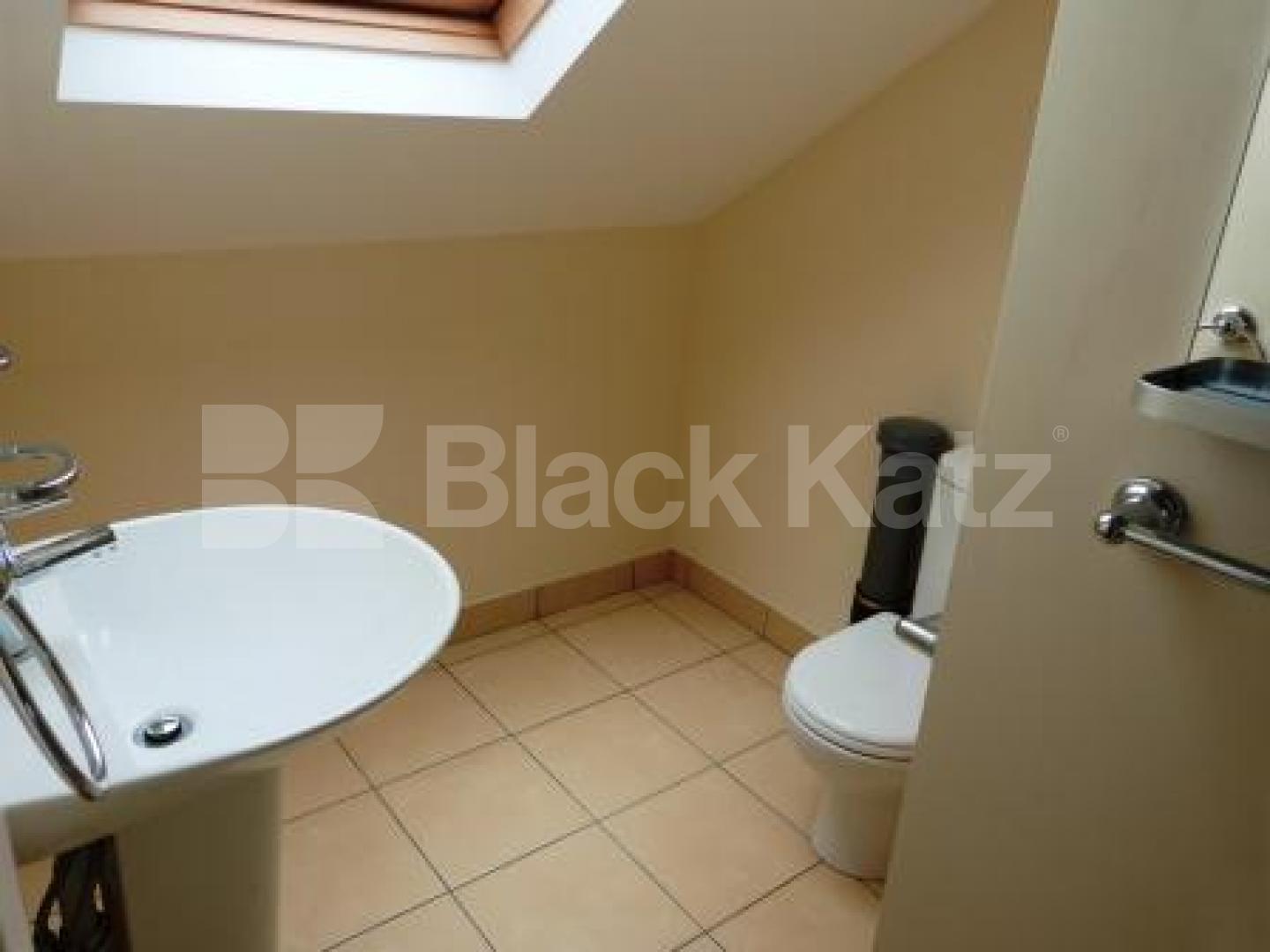 			1 Bedroom, 1 bath, 1 reception Flat			 High Street, High Street