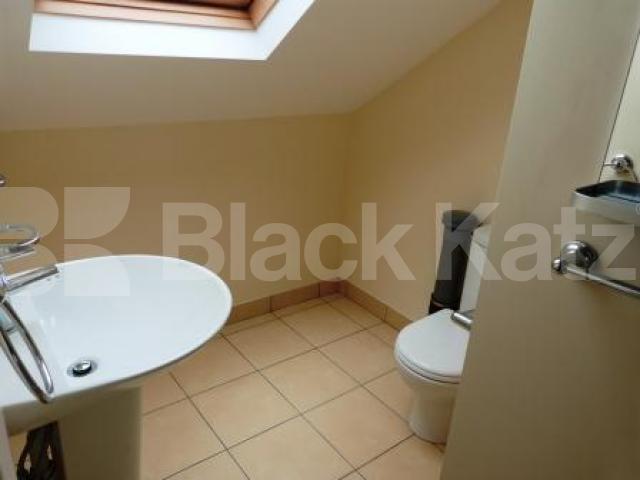 			1 Bedroom, 1 bath, 1 reception Flat			 High Street, High Street