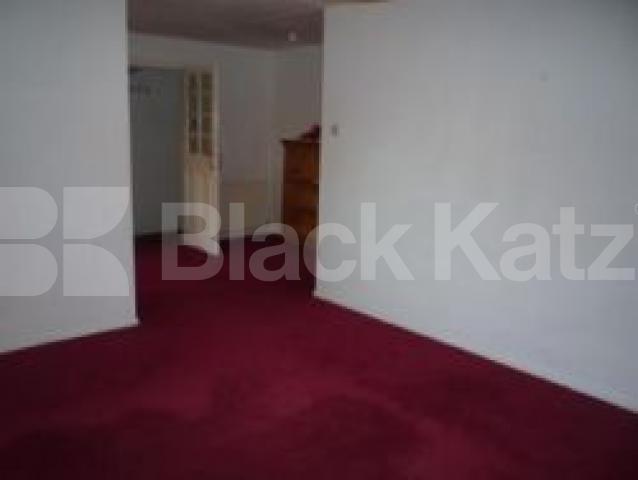 			2 Bedroom, 1 bath, 1 reception Flat			 Laburnum close, N11