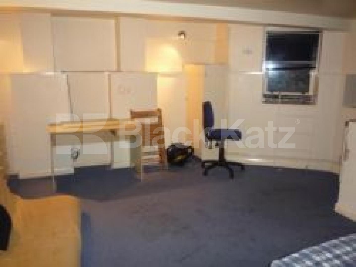 			Studio Apartment, 1 bath, 1 reception Studio			 Rosebery Gardens, CROUCH END