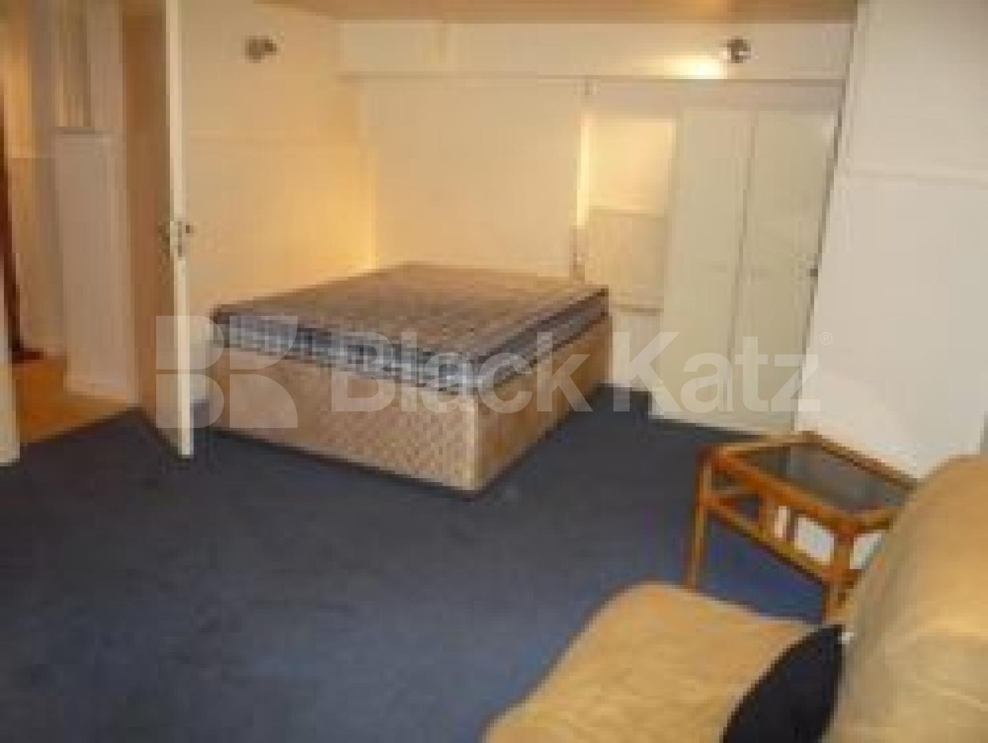 			Studio Apartment, 1 bath, 1 reception Studio			 Rosebery Gardens, CROUCH END