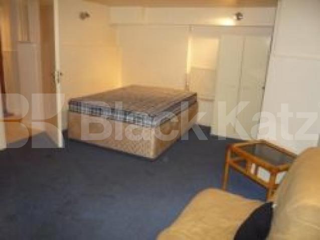 			Studio Apartment, 1 bath, 1 reception Studio			 Rosebery Gardens, CROUCH END