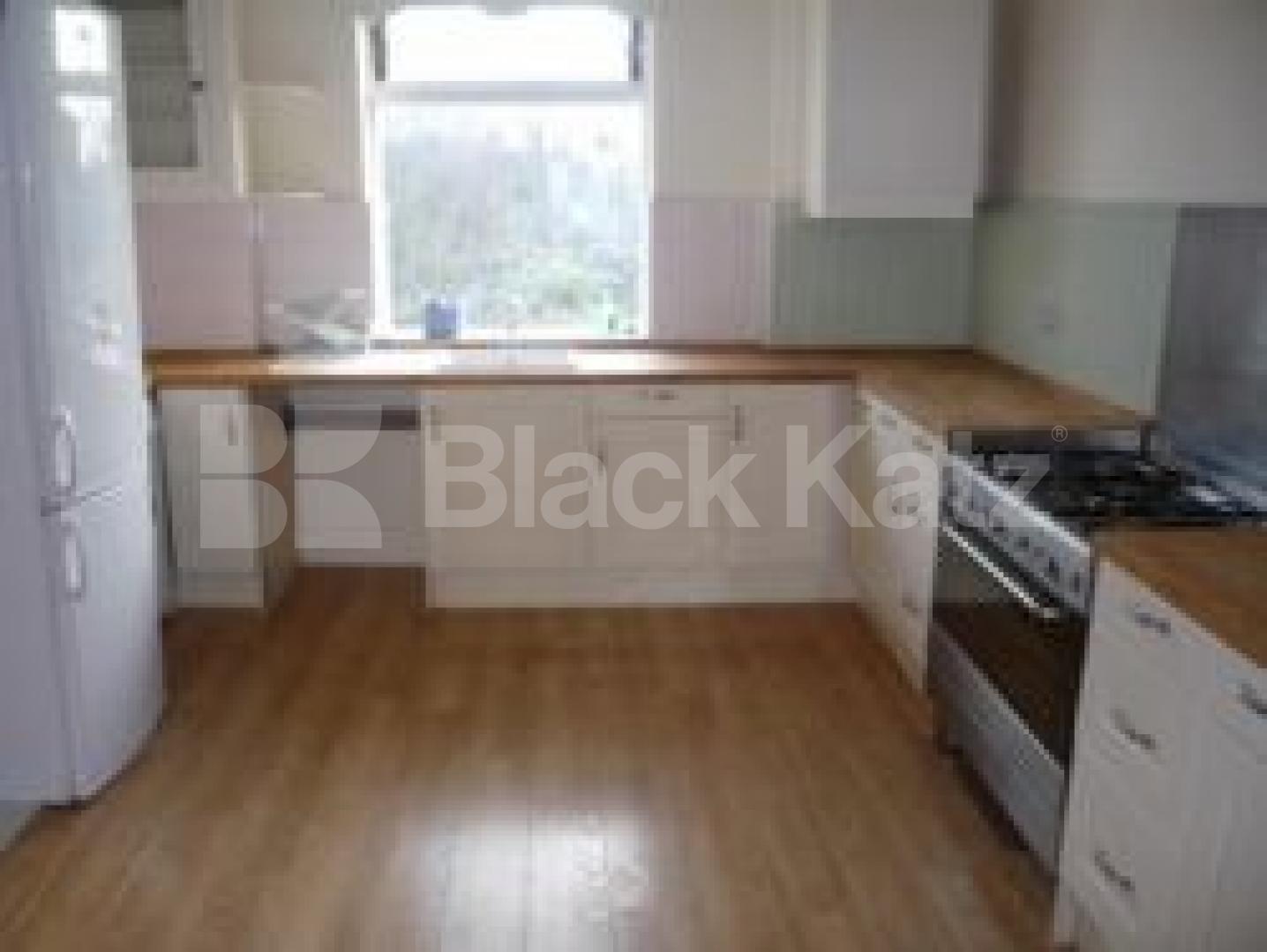 			LET!, 3 Bedroom, 1 bath, 1 reception Flat			 Muswell Hill Road, Muswell Hill