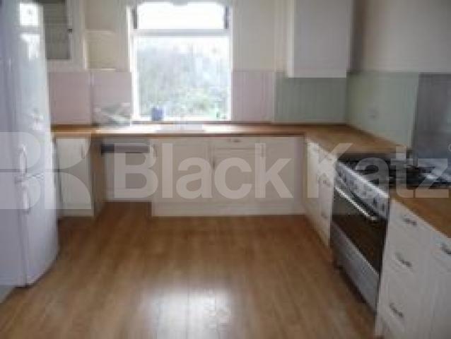 			LET!, 3 Bedroom, 1 bath, 1 reception Flat			 Muswell Hill Road, Muswell Hill