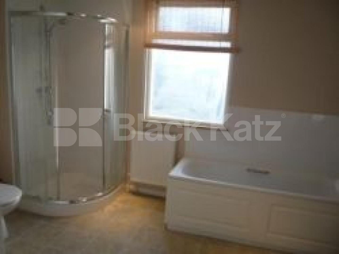 			LET!, 3 Bedroom, 1 bath, 1 reception Flat			 Muswell Hill Road, Muswell Hill