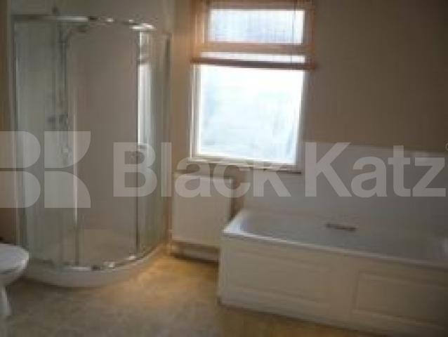 			LET!, 3 Bedroom, 1 bath, 1 reception Flat			 Muswell Hill Road, Muswell Hill