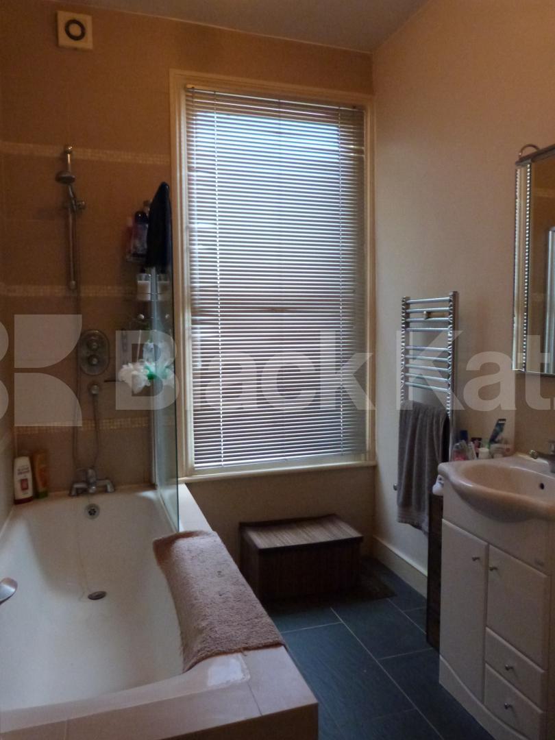 			2 Bedroom, 1 bath, 1 reception Flat			 Priory Road, CROUCH END N8