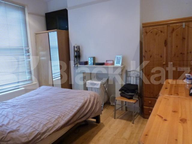 			2 Bedroom, 1 bath, 1 reception Flat			 Priory Road, CROUCH END N8