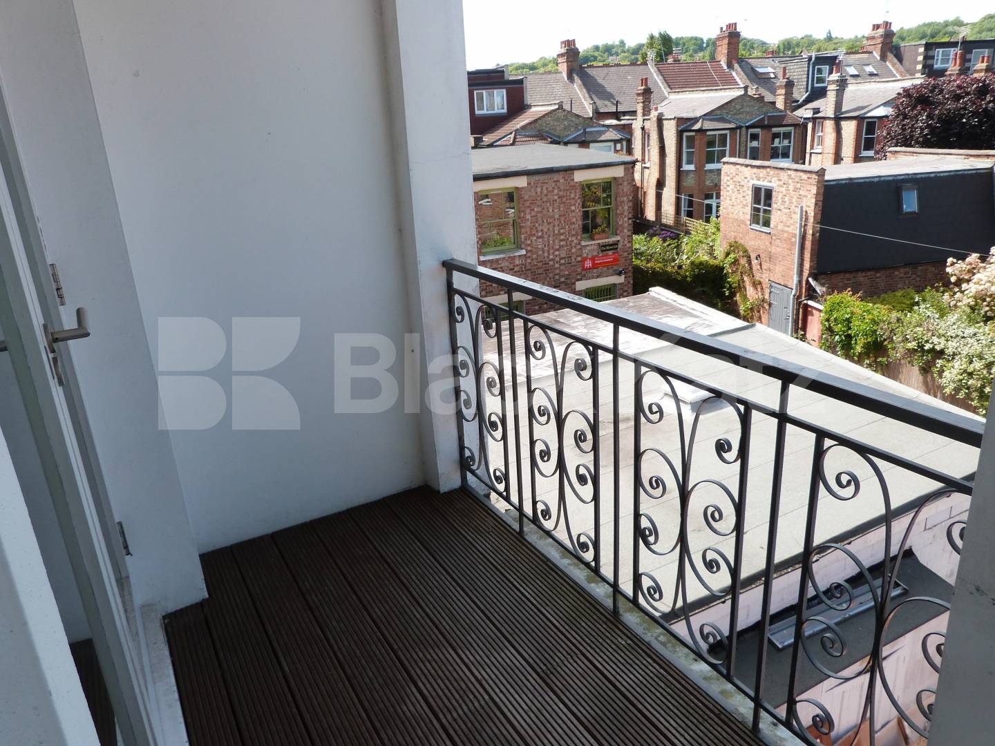 			2 Bedroom, 1 bath, 1 reception Flat			 Priory Road, CROUCH END N8