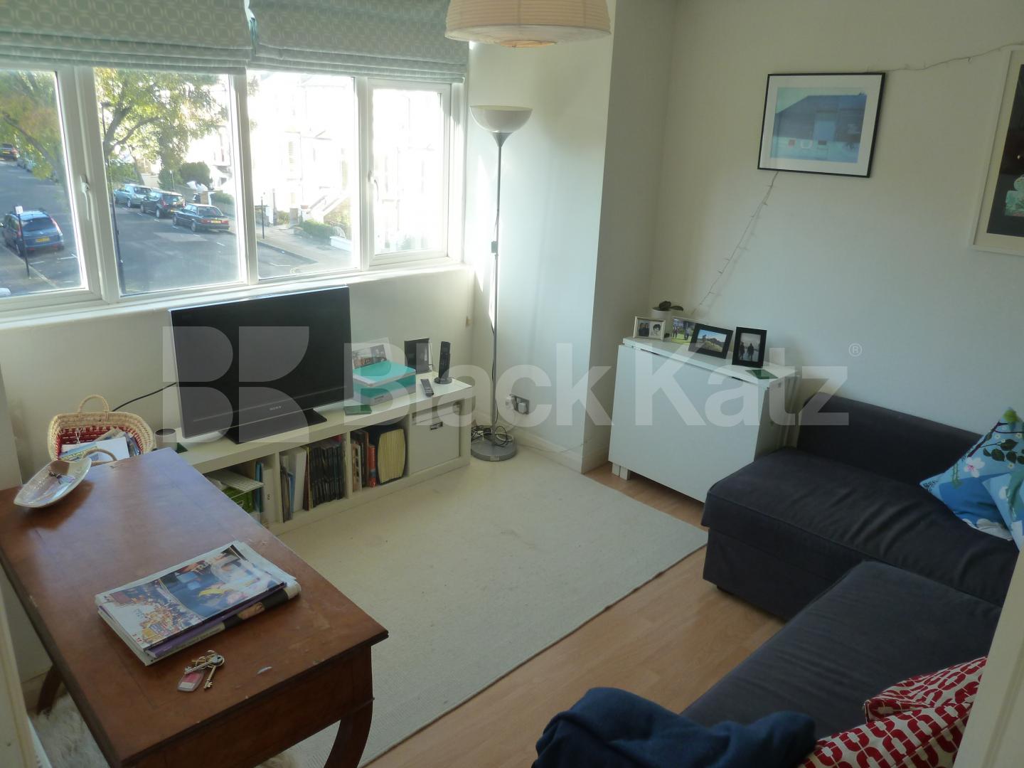 			New Instruction , 1 Bedroom, 1 bath, 1 reception Flat			 Leconfield Road , Canonbury/Newington Green