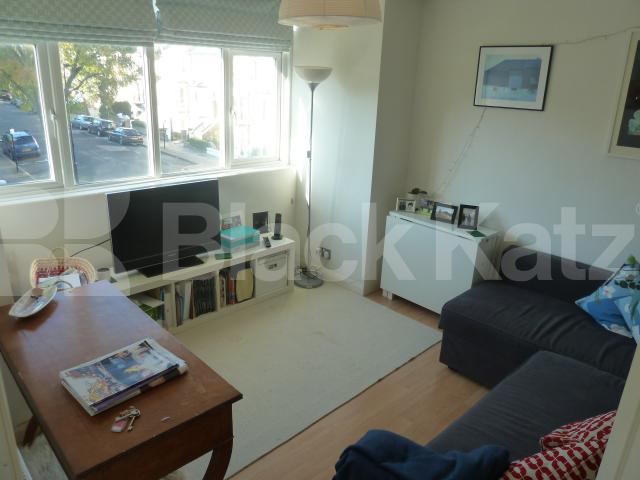 			New Instruction , 1 Bedroom, 1 bath, 1 reception Flat			 Leconfield Road , Canonbury/Newington Green