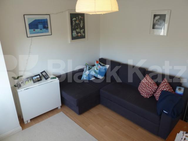 			New Instruction , 1 Bedroom, 1 bath, 1 reception Flat			 Leconfield Road , Canonbury/Newington Green