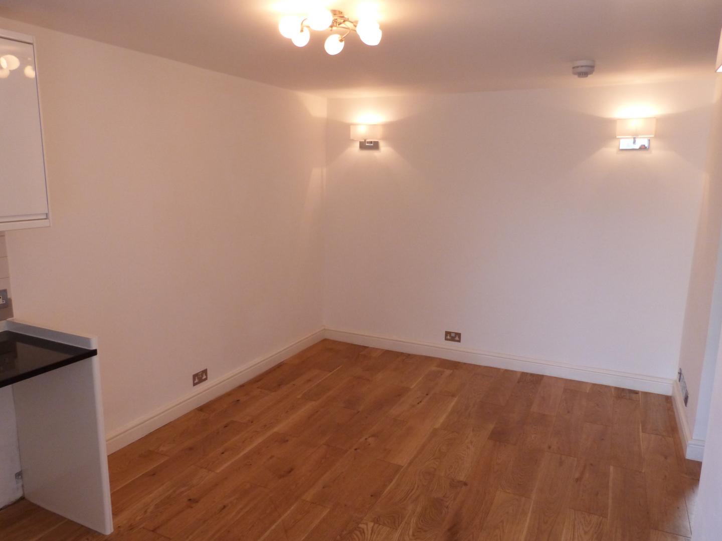 			2 Bedroom, 1 bath, 1 reception Flat			 Brondesbury Villas, KILBURN