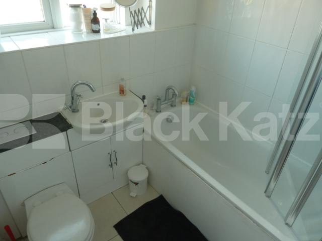 			New Instruction , 1 Bedroom, 1 bath, 1 reception Flat			 Leconfield Road , Canonbury/Newington Green