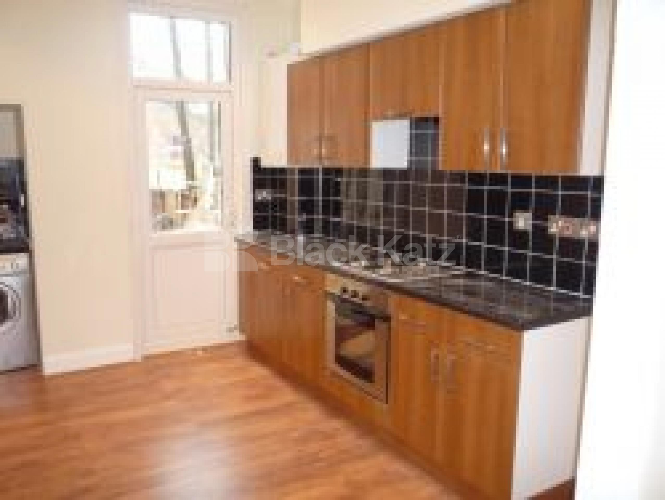 			HOLD!, 2 Bedroom, 1 bath, 1 reception Flat			 Drayton Road, Tottenham N17