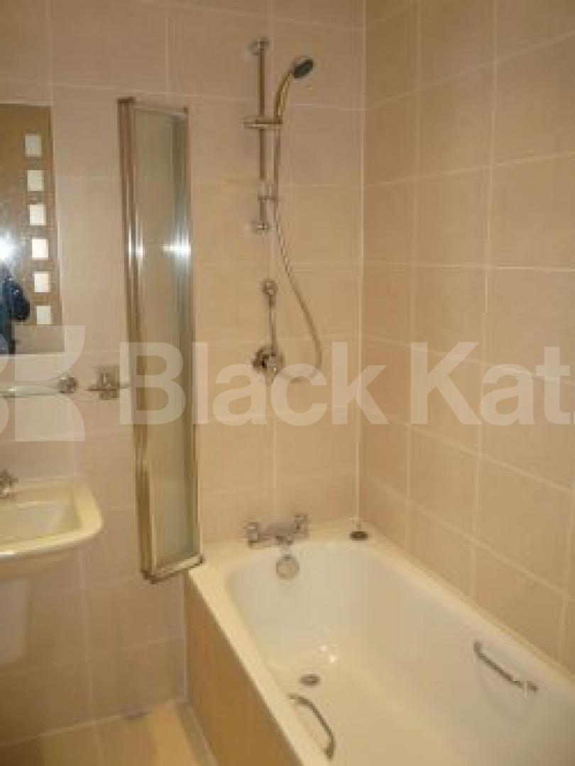 			HOLD!, 2 Bedroom, 1 bath, 1 reception Flat			 Drayton Road, Tottenham