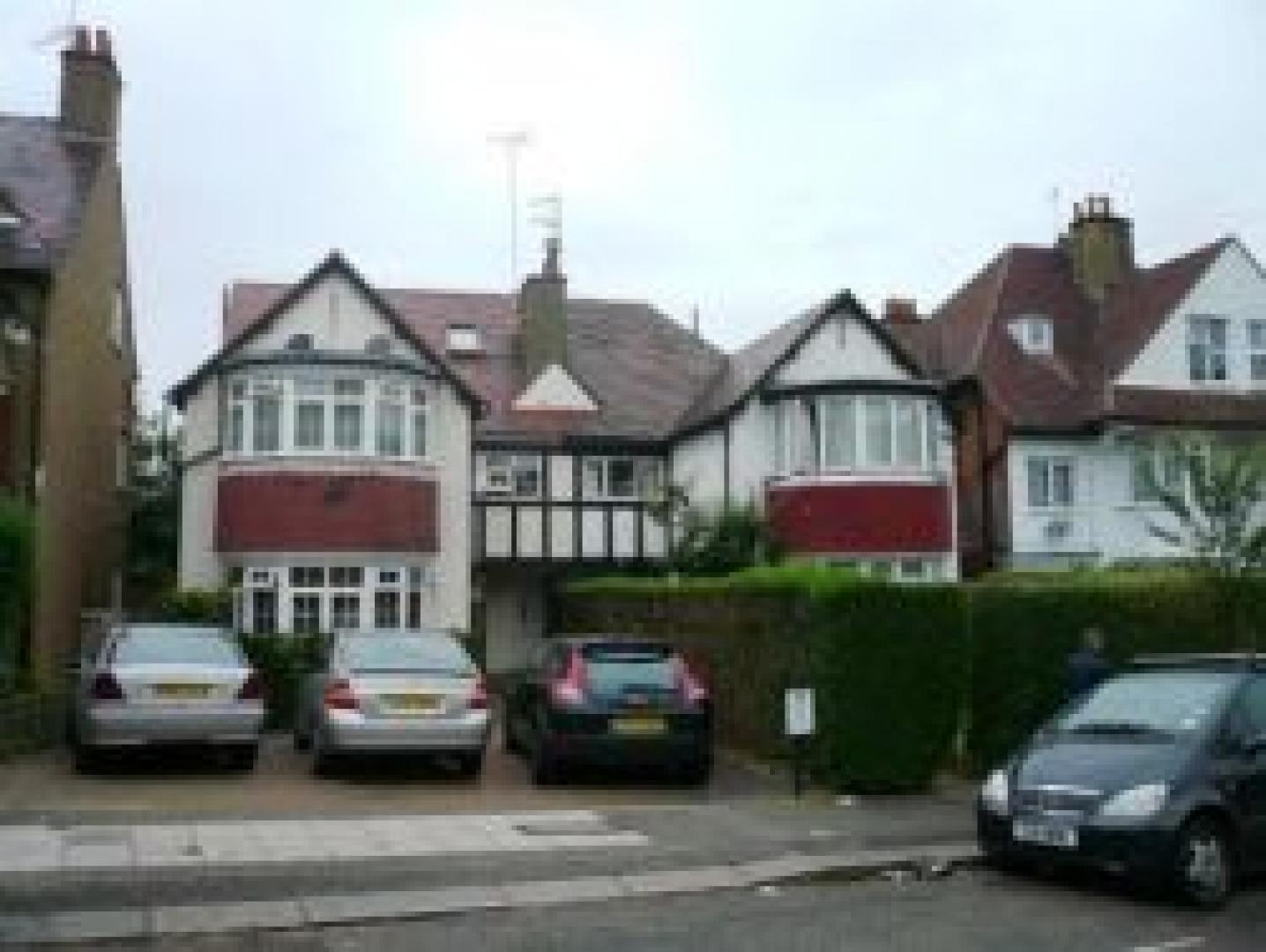 			Studio Apartment, 1 bath, 1 reception Flat			 Park Drive, GOLDERS GREEN