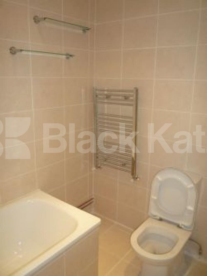 			HOLD!, 2 Bedroom, 1 bath, 1 reception Flat			 Drayton Road, Tottenham
