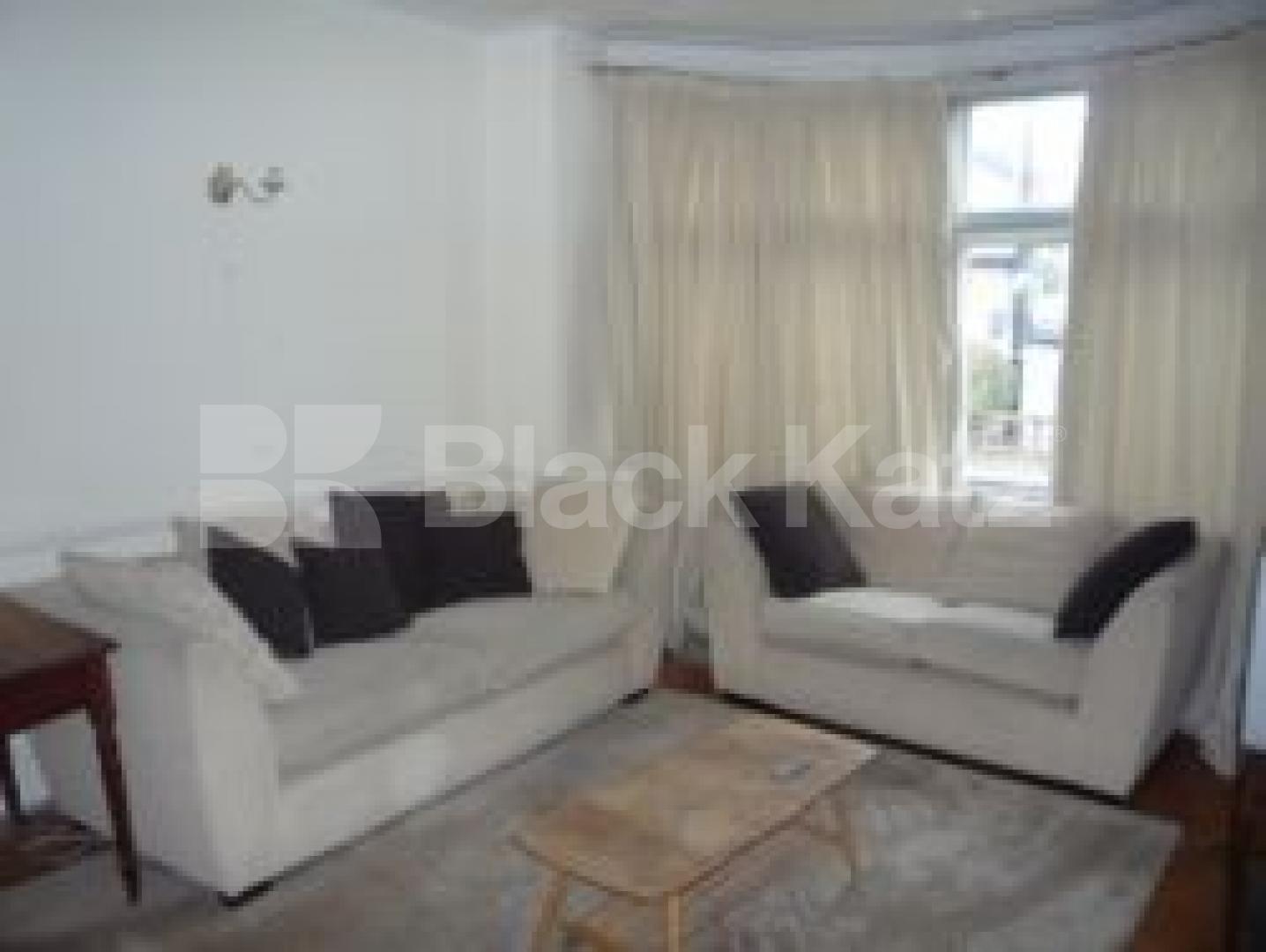 			LET!, 4 Bedroom, 1 bath, 1 reception House			 Middle Lane, CROUCH END