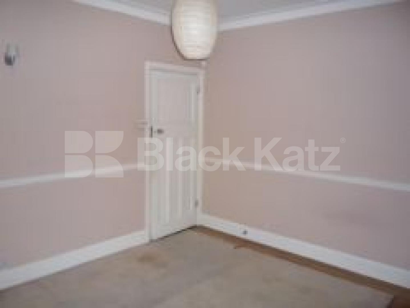 			LET!, 4 Bedroom, 1 bath, 1 reception House			 Middle Lane, CROUCH END