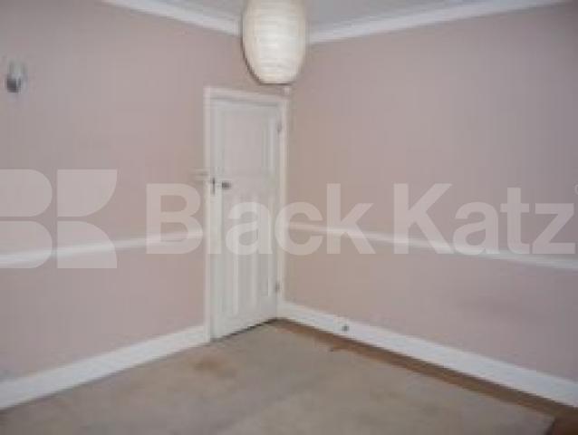 			LET!, 4 Bedroom, 1 bath, 1 reception House			 Middle Lane, CROUCH END