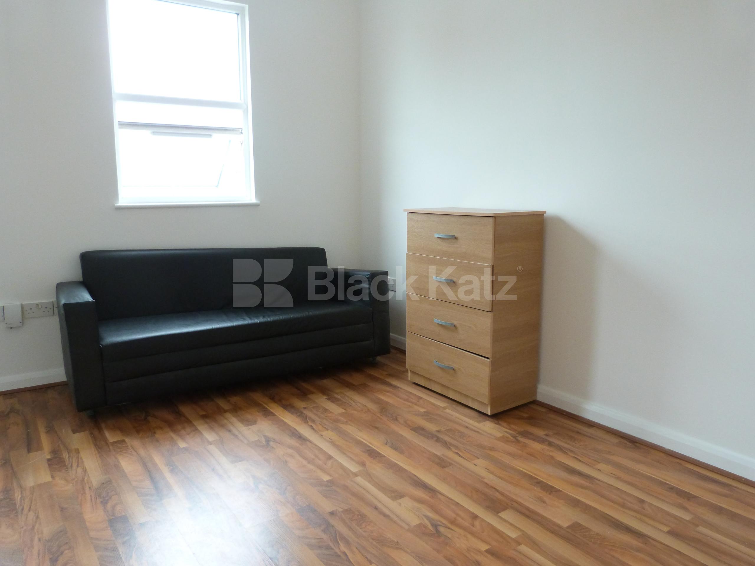 			2 Bedroom, 1 bath, 1 reception Flat			 Park Road, Manor House N15