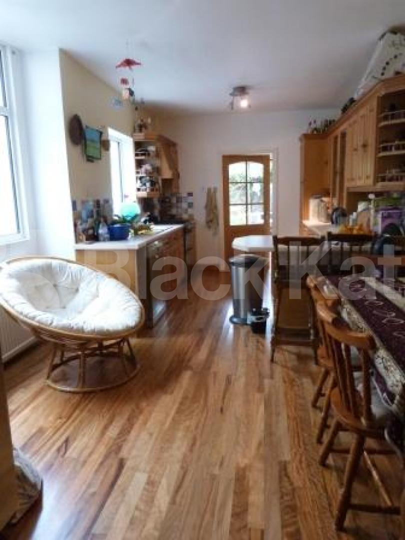 			LET BY BLACK KATZ, 4 Bedroom, 1 bath, 1 reception House			 Falkland Road, Haringey Ladder