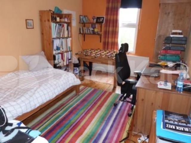 			LET BY BLACK KATZ, 4 Bedroom, 1 bath, 1 reception House			 Falkland Road, Haringey Ladder