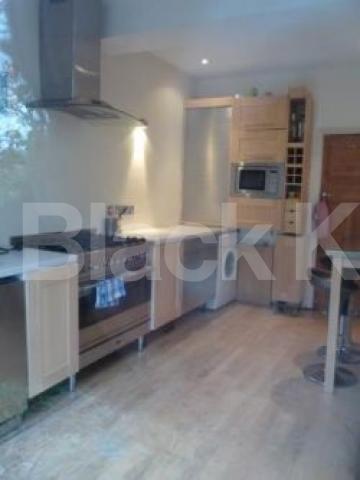 			LET!, 4 Bedroom, 1 bath, 1 reception House			 Middle Lane, CROUCH END