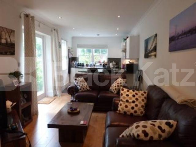 			LET AND MANAGED BY BLACK KATZ, 2 Bedroom, 1 bath, 1 reception Ground Floor Flat			 Glebe Road, Crouch End/Hornsey