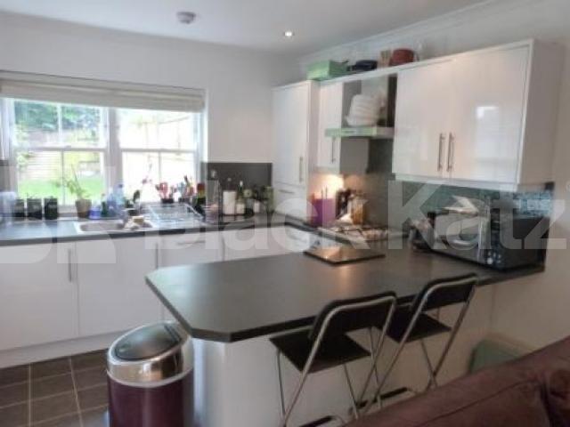 			LET AND MANAGED BY BLACK KATZ, 2 Bedroom, 1 bath, 1 reception Ground Floor Flat			 Glebe Road, Crouch End/Hornsey