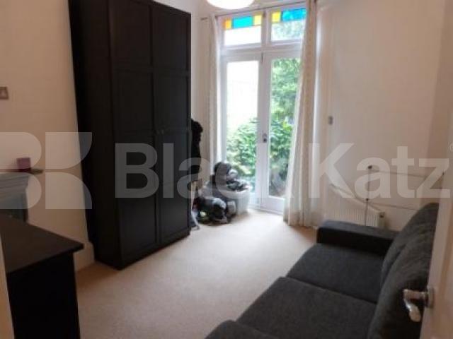 			LET AND MANAGED BY BLACK KATZ, 2 Bedroom, 1 bath, 1 reception Ground Floor Flat			 Glebe Road, Crouch End/Hornsey