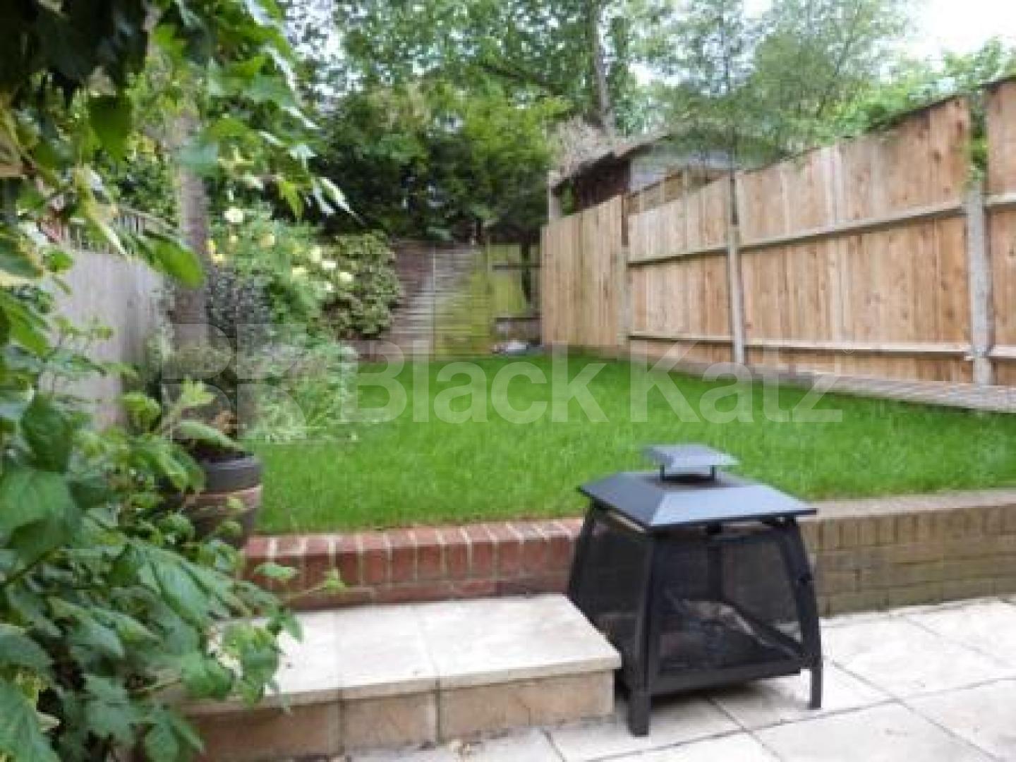 			LET AND MANAGED BY BLACK KATZ, 2 Bedroom, 1 bath, 1 reception Ground Floor Flat			 Glebe Road, Crouch End/Hornsey