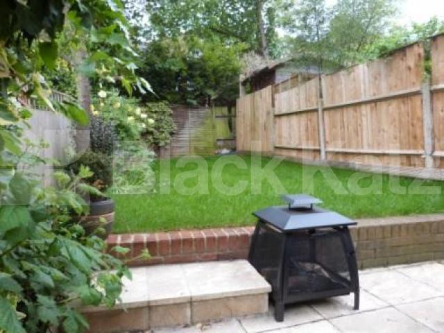 			LET AND MANAGED BY BLACK KATZ, 2 Bedroom, 1 bath, 1 reception Ground Floor Flat			 Glebe Road, Crouch End/Hornsey