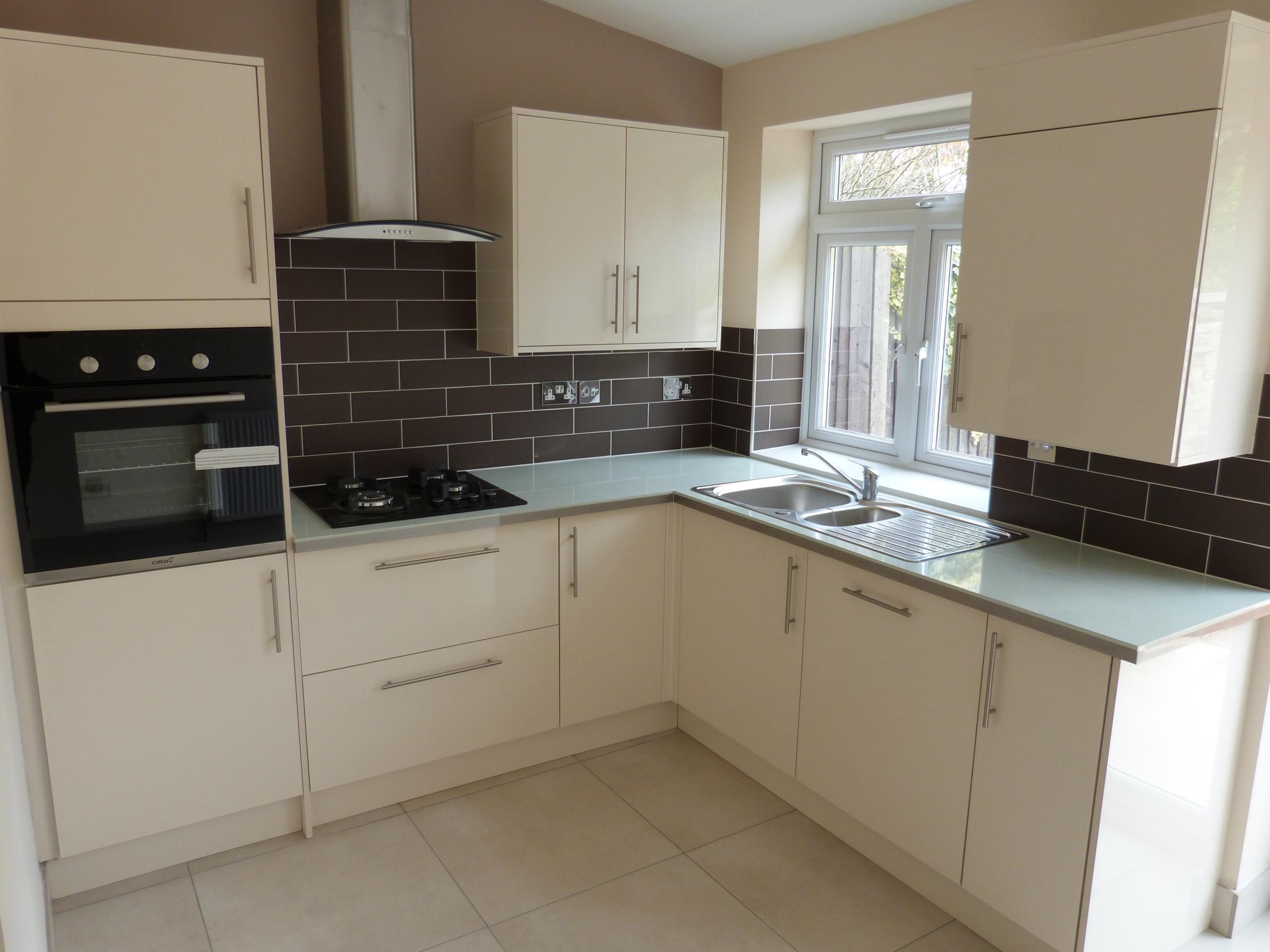 			3 Bedroom, 1 bath, 1 reception House			 Albert Road, HENDON NW4