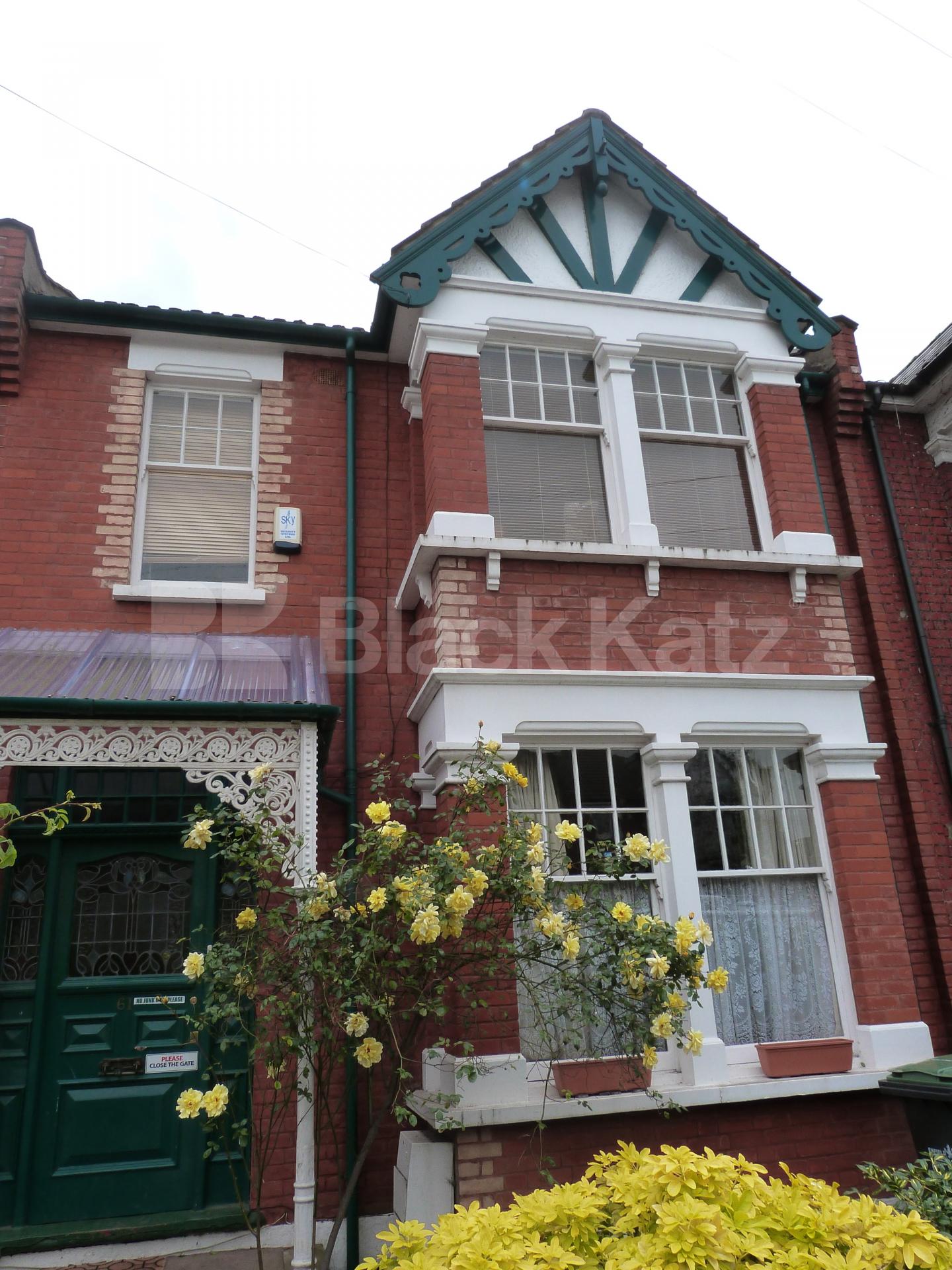 			4 Bedroom, 1 bath, 1 reception House			 Belsize Avenue, Bounds Green N13
