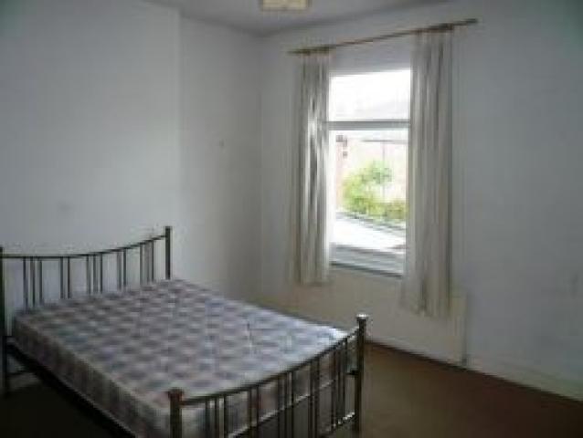 			5 Bedroom, 1 bath, 1 reception Flat			 Ebbsfleet Road, KILBURN