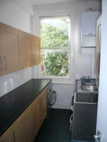 			5 Bedroom, 1 bath, 1 reception Flat			 Ebbsfleet Road, KILBURN
