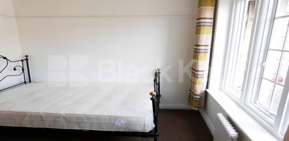 			1 Bedroom, 1 bath, 1 reception Flat			 Mortimer Crescent , KILBURN / MAIDA VALE